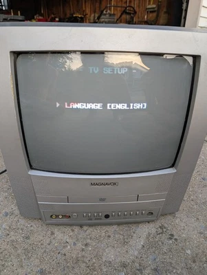 Magnavox 13 Inch MWC13D5 Retro Gaming CRT TV/DVD Combo Tested Works Stuck DVD - Image 1 of 4