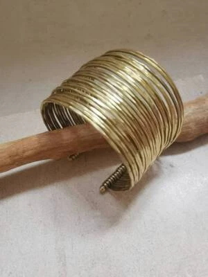 Manschettenarmband aus Messing, Armband aus goldenem Messing, Breiter Boho Armre - Bild 1 von 4