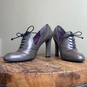 Stuart Weitzman Gray Leather Spectator High Heeled Pump.   Size 6M - Picture 1 of 11