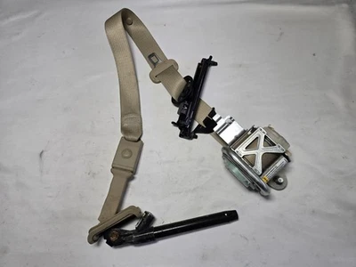 2011 - 2014 Cadillac CTS Passengers Front Seat Belt Assembly (OEM) Beige  Foto 1 de 4