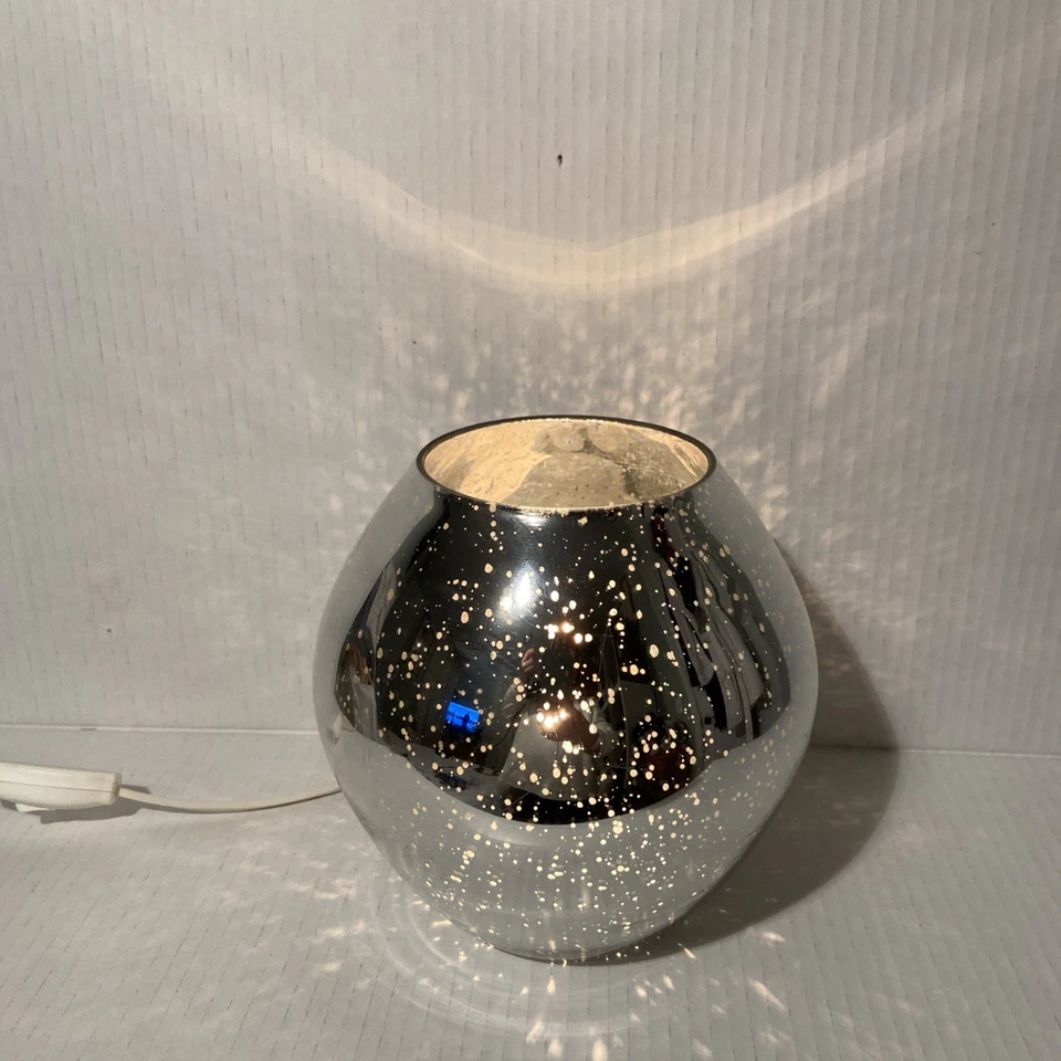 Lámpara de mesa IKEA Knubbig metálica plateada vidrio globo era espacial moderna luz de mesa Foto 1 de 4
