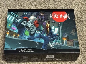 NECA ~ Teenage Mutant Ninja Turtles: The Last Ronin ~ Casey Marie & Motorcycle - Bild 1 von 3