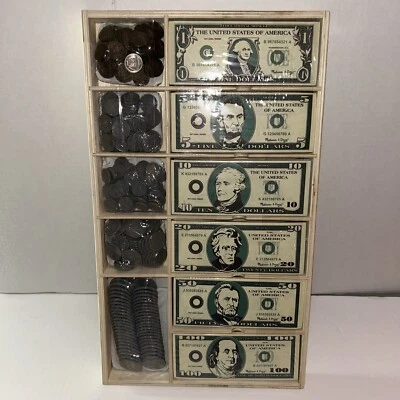 Melissa & Doug Juego Dinero 550 Piezas Kit + Bandeja Cajón de Dinero de Madera NUEVO SELLADO NUEVO EN PAQUETE Foto 1 de 3