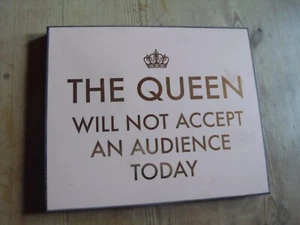 The Queen Will Not Accept An Audience Today Metalldetail Plakette/Schild - Bild 1 von 5