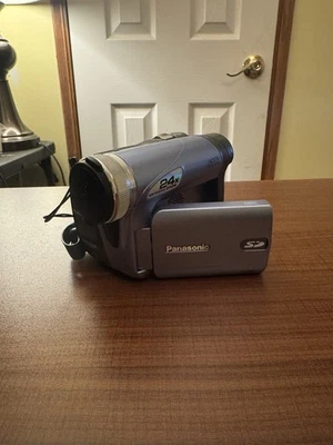 Panasonic PV-GS19 Mini DV Camcorder - Image 1 of 4