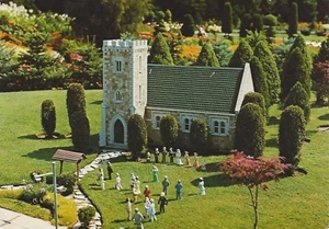 Postal Stone Church Cullen Gardens & Miniature Village Whitby, Ontario, Canadá - Imagen 1 de 2