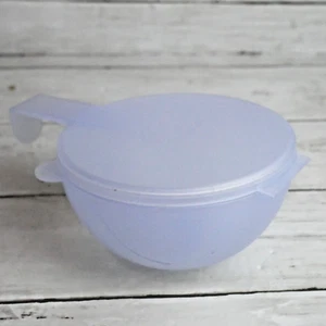 Tupperware vintage Forget Me Not mezzo tondo contenitore cipolla/pomodoro/frutta - Foto 1 di 8