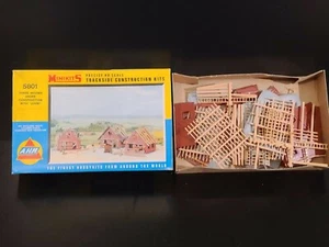 AHM HO TRAIN TRACKSIDE KIT 5801 THREE HOUSES UNDER CONSTRUCTION - Picture 1 of 7