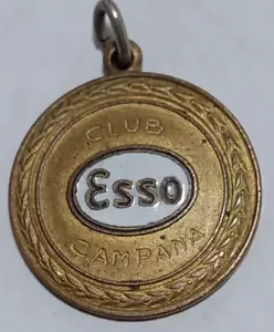 MEDAGLIA SMALTATA VINTAGE E RARISSIMA OLIO ESSO ARGENTINA 1964 AUTO DA CORSA CLUB CAMPANA - Foto 1 di 2