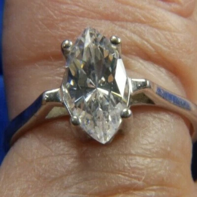 Anillo de compromiso 11 x 6 mm DIAMONIQUE CIRCONITA CÚBICA PLATA ESTERLINA ESTATE talla 8 Foto 1 de 4