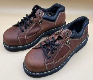 Gorra de acero Dr. Martens para hombre fuerza industrial Oxford, teca (US 7 M) - Imagen 1 de 6