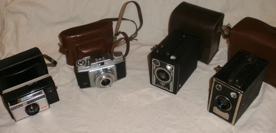 Agfa Pronto, Agfa Synchro Box, Baldo Rollbox, Kodak Instamatic 220, Konvolut - Bild 1 von 4