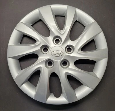 One Wheel Cover Hub cap 2011-2015 Hyundai Elantra 16" Silver OEM # 55568 Used - Imagem 1 de 3