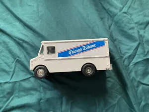 ERTL "CHICAGO TRIBUNE" GRUMMAN STEP VAN COIN BANK - Picture 1 of 4