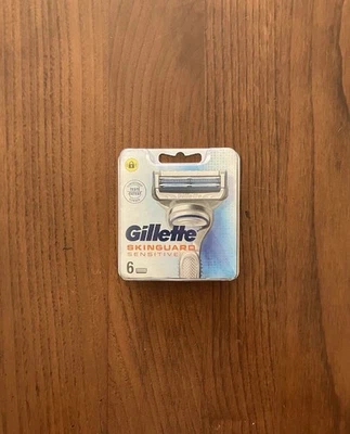 Gillette Skinguard Sensitive 6 blades - Image 1 of 2