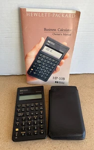 Hewlett Packard HP 10B Calcolatrice Business/Finanziaria con Cover Antiscivolo, Testata - Foto 1 di 2