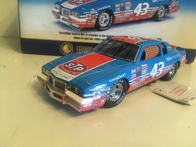 1/24 Franklin Mint Models #43 STP Richard Petty’s 200th Win 1984 Grand Prix Foto 1 de 4