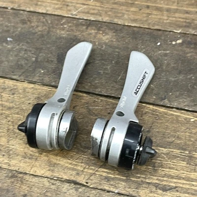 Par de palancas de cambio de 7 velocidades Suntour Accushift de colección índice de fricción tubo inferior años 90 Foto 1 de 4