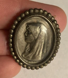 Broche prendedor vintage antiguo francés católico virgen María religioso plateado - Imagen 1 de 18