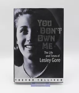 You Don't Own Me: The Life & Times of Lesley Gore by Trevor Tolliver Hardcover - Foto 1 di 10
