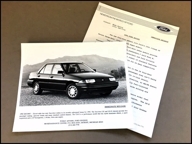 1992 Ford Escort Original Factory Photo and Press Release Brochure Foto 1 de 1