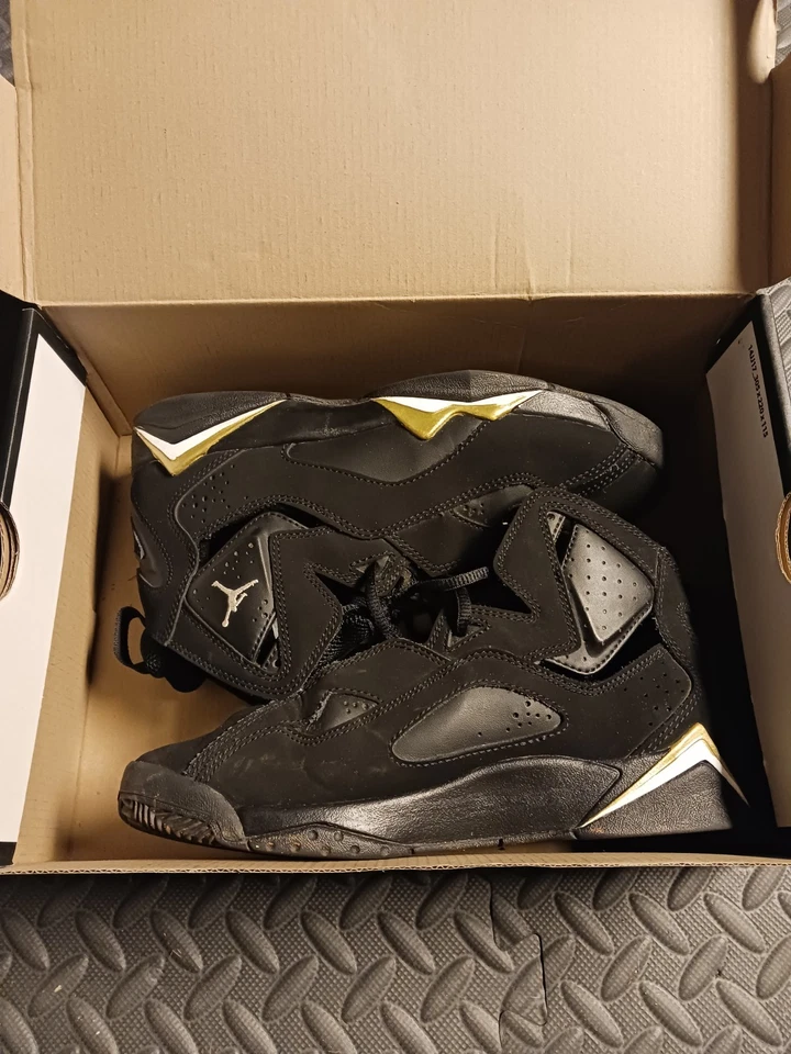 Jordan True Flight Black Metallic Gold Youth Size 5.5 - Image 1 of 2