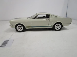 UNIVERSAL HOBBIES 1/18 SHELBY GT-350 FORD MUSTANG *ISSUES* GARAGE FIND *READ* - Picture 1 of 17