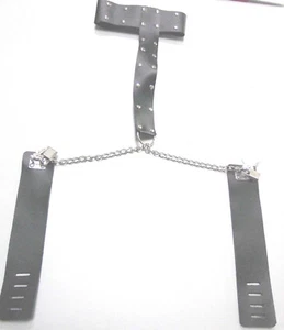 Halsband mit Handfesseln aus Leder mit Schlößern - Bild 1 von 1