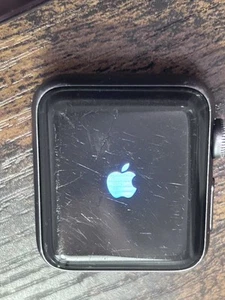 Apple Watch Series 3, 38mm Space Gray Aluminum Smartwatch - Zdjęcie 1 z 4