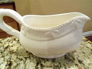 Signature Sorrento/Debby Segura Ivory gravy boat mint condition ~ low shipping! - Picture 1 of 2