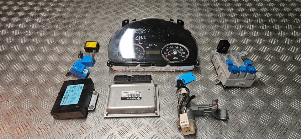 Hyundai Getz AUTO 2005 1.4 petrol ignition barrel key transponder engine ecu kit - Image 1 of 4