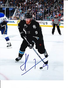SAN JOSE SHARKS MARTIN HAVLAT SIGNED PASSING 8X10 - Picture 1 of 1