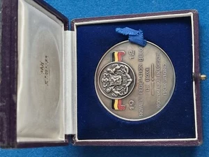 MEDAILLE ROYALE FÉDÉRATION BELGE BOXE KONINKLIJKE BELGISCHE BOKSBOND 1912 PUGILE - Picture 1 of 12