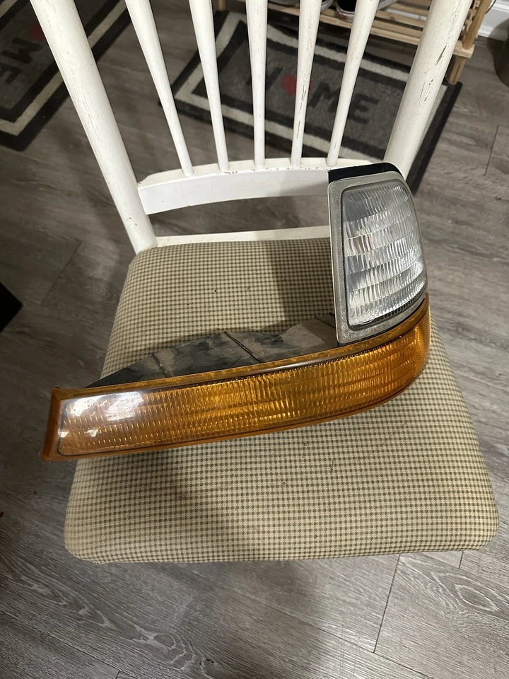 Conjunto de luz de estacionamiento/señal de giro para conductor Ford Ranger 1998-2000.  Foto 1 de 2