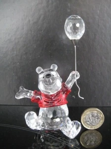 SWAROVSKI WINNIE THE POOH COLECCIÓN WINNIE THE POOH CON GLOBO ROJO 905768 - Imagen 1 de 12