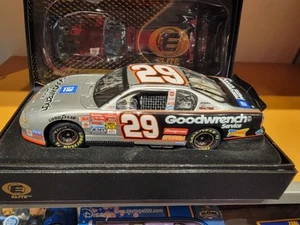 2002 AUTOGRAPHED Kevin Harvick #29 GM Goodwrench 1/24th - Monte Carlo SS - Picture 1 of 6