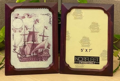 Marcos de fotos vintage MCM madera maciza tonos cerezo oscuro con detalles en esquina 5x7 (2) Foto 1 de 4