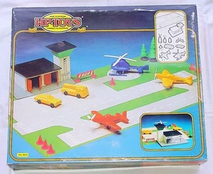HP Toys Tomte 1/50 RAF AIRFIELD BASE + 2x SPITFIRE PLANE & Vinyl Car SET MISB`76 - Picture 1 of 11