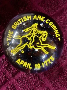 Glas Briefbeschwerer - THE BRITISH ARE COMING APRIL 18 1775 mit Logo gekauft & gelagert - Bild 1 von 5