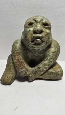 Figura bebé olmeca de jade precolombino 1200 a.C. - 400 d.C. Foto 1 de 4