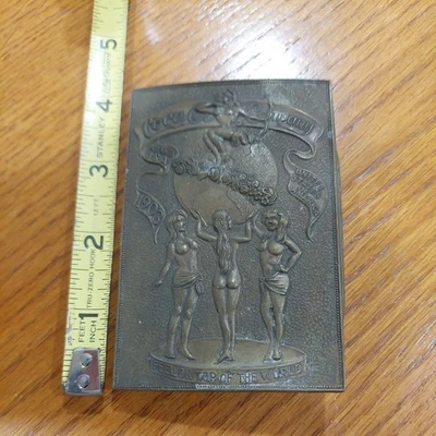 RARO DE COLECCIÓN AÑOS 70 COCA COLA hebilla de cinturón de latón “Siéntete en la cima del mundo”  Foto 1 de 4