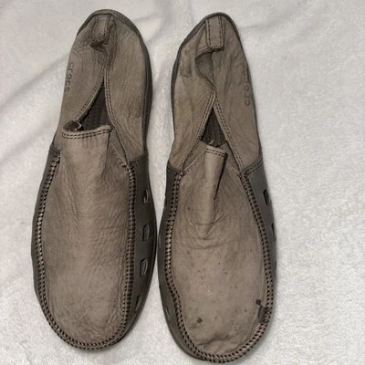 Mocasín Crocs Tideline marrón claro/taupe gamuza talla 12. Foto 1 de 4
