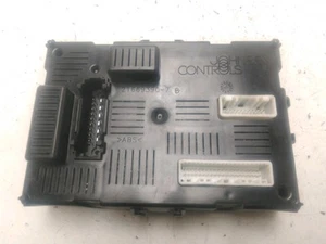 BOITIER FUSIBLES INTERIEUR Clio III (BR/CR) 2006 8200674661 - Imagen 1 de 2