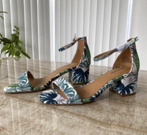 Comfortview Orly Tropical Leaf Fabric Open Toe Block Heel Sandals Size 7.5 M NEW - Picture 1 of 7