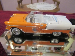 TENNESSEE LADY VOLS PAT SUMMITT DIE CAST 1/24 SCALE 1989 1955 CHEVY CABRIO - Bild 1 von 12