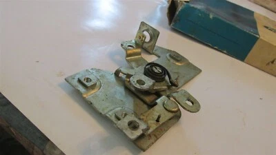 NOS 1969 - 1976 FORD COUNTRY SQUIRE RANCH WAGON TAILGATE LATCH CONTROL ASBY NEW - Image 1 of 4
