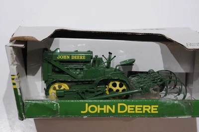 SPEC CAST ERTL JOHN DEERE LINDEMAN CRAWLER WITH CULTIVATOT SCALE 1:16 DIECAST NE - Image 1 of 4