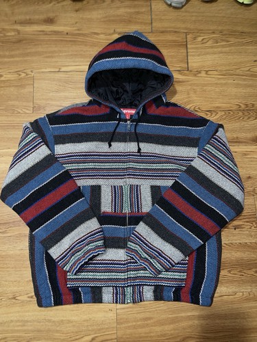 Giacca Supreme in tessuto a righe con cappuccio nera taglia media