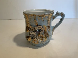 Vintage Porzellan Teetasse Blumen Relief Gold bemalt Schnurrbart Tasse Rasiertasse - Bild 1 von 9