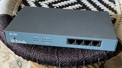 D-Link DI-704 Internet Gateway and Firewall with 4 Port Switch Needs 5VDC Power - Image 1 of 4